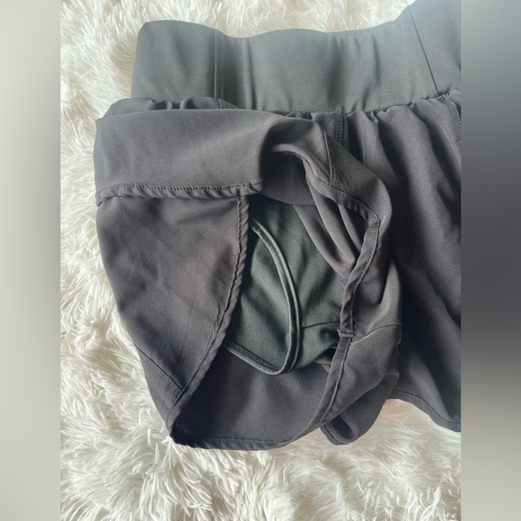 flowy black lulu-lemon shorts - Picture 3 of 6